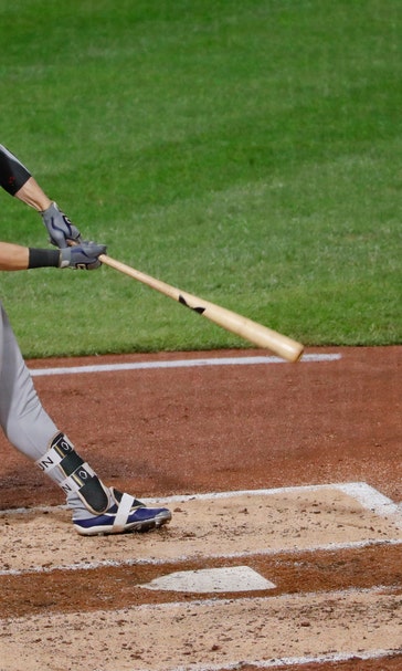 Brewers use home run barrage to gain ground in NL Central